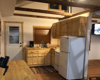 Night Skies in Historic Old Borrego w/ RV Space - Borrego Springs - Kitchen