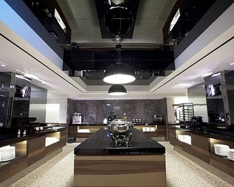 رويال جروب هوتل هو يي برانش - مدينة كاوهسيونغ - مطعم