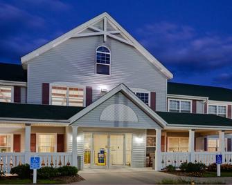 Country Inn & Suites by Radisson, Grinnell, IA - Grinnell - Edificio