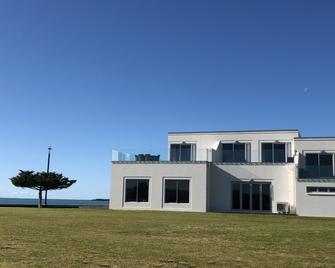 East Pier Hotel - Napier - Building