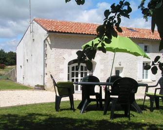 la maison d'Amélie - Saint-Fort-sur-Gironde - Patio
