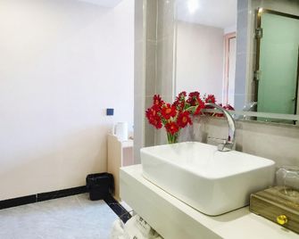 Shaoyang Holiday Hotel - Shaoguan - Bedroom