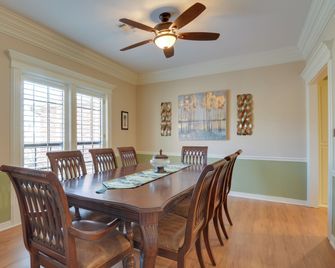 Luxe Home w/ Private Pool & Game Room in Vinita - Vinita - Essbereich