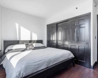 Amazing Views, Marble Bath, Free Gym, Doorman, Elevator! - New York - Bedroom