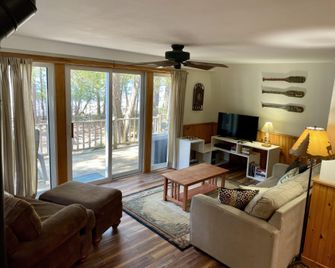 Waterfront Cottage Moosehead Lake - Greenville - Huiskamer
