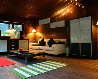 Lukkies Lodge Cirali - Cirali - Huiskamer