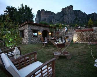 Epavlis Meteora Suites Hotel - Kalabaka - Patio