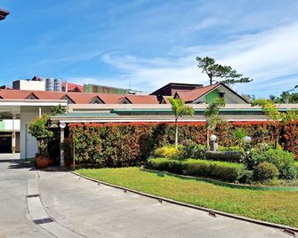 Hollywood Drive-In Hotel - Baguio - Building