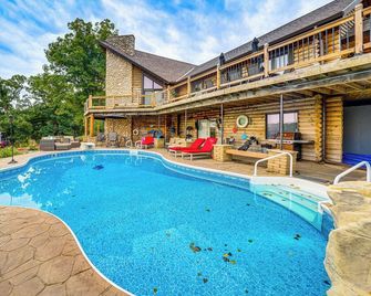 Ottawa Cabin: Hot Tub, Wraparound Deck, Games - Ottawa - Pool
