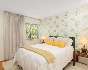 3-bedroom townhome in brilliant Grosse Pointe with AC, WiFi Great location, - Grosse Pointe - Habitación