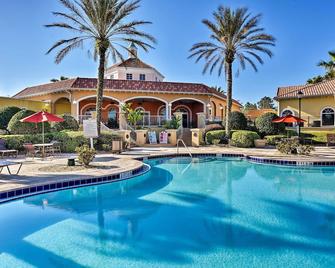 Townhome with Resort Amenities in Davenport! - Davenport - Piscina