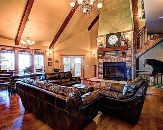 Beautiful Luxury Cabin With Amazing Views! - Beaver - Living room