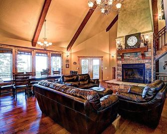 Beautiful Luxury Cabin With Amazing Views! - Beaver - Вітальня