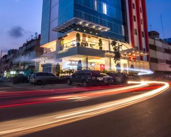Redstar Hotel Jakarta - Yakarta - Edificio