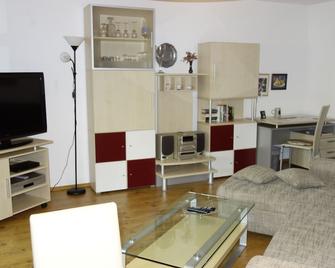Beautiful vacation apartment with covered terrace in a quiet location - Greifswald - Salon