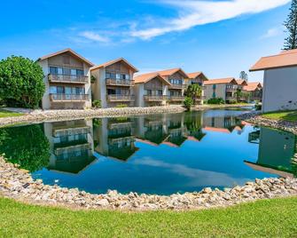 Our House at the Lake House C113 By Beachside - Siesta Key - Building