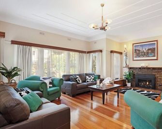 Kepler Rose - beautiful period home - Warrnambool - Obývací pokoj