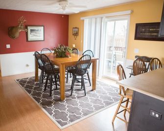 Great For Family Reunions, Hunting Lodge And Pet Friendly! - Crofton - Comedor