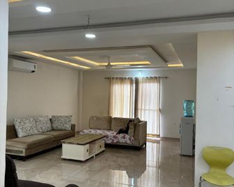 Royal Suite 1 bhk fully furnished at Banjara Hills Rd 12 - Hyderabad - Lobby