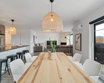 Initial - Boho - Mont-Sainte-Anne - Beaupre - Comedor