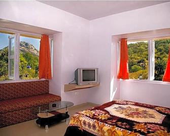 Hotel Blue Valley - Mount Abu - Slaapkamer