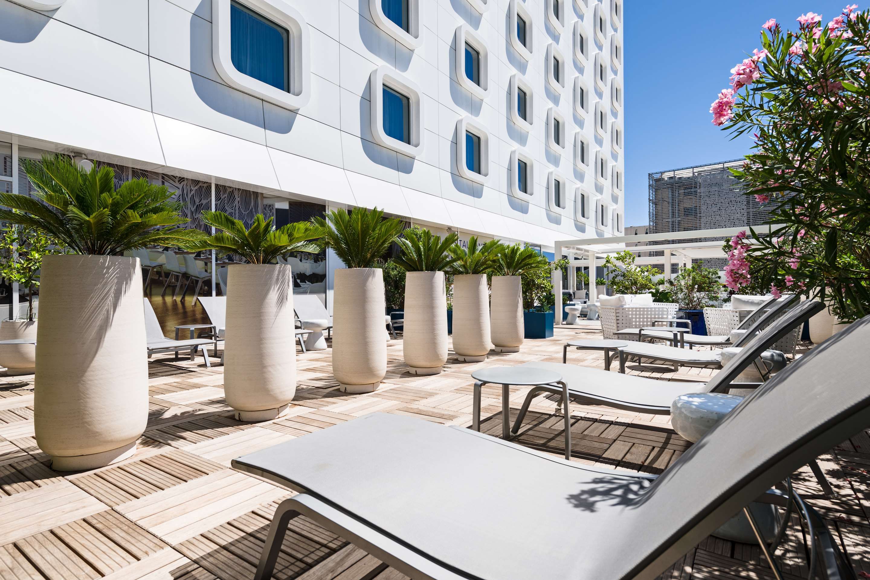 Golden Tulip Marseille Euromed thumbnail 3