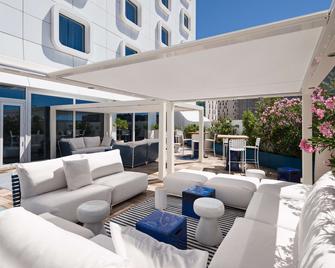 Golden Tulip Marseille Euromed - מרסיי - פטיו