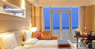 Golden Shining New Century Grand Hotel Beihai - Beihai - Bedroom