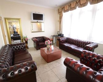 Cranbrook Hotel - Ilford - Sala de estar