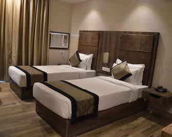Hotel I towne Deoghar (Jharkhand-814112) - Deoghar - Bedroom