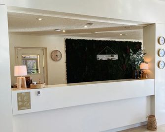 Motel Les Broussailles - La Charité-sur-Loire - Front desk