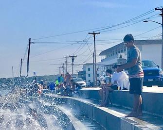 \'On Beach Time\' Beach Cottage --7 Night Stay only for prime months of July & Aug - Cape Neddick - Pool