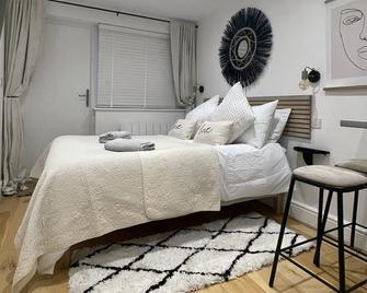 The Hideaway - Broadstairs - Bedroom