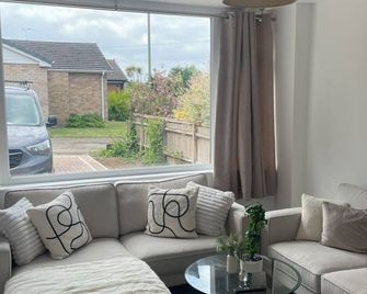 Hythe Hideaway - Home Away From Home - Hythe - Living room