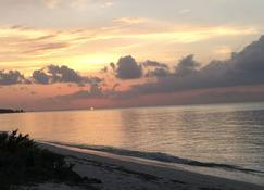 Bambarra Sands Cottage: Private beach house on Bambarra Beach, Middle Caicos - Bambarra - Outdoors view