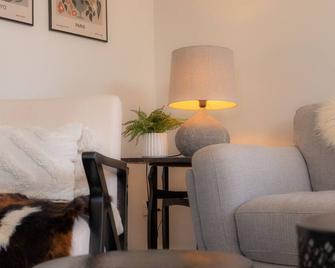 Relax on Rata, Cottage 2 - Twizel - Living room