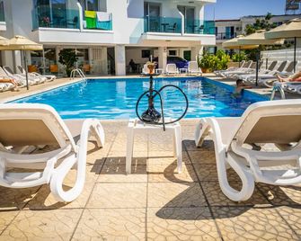 A Maos Hotel Apartments - Αγία Νάπα - Πισίνα