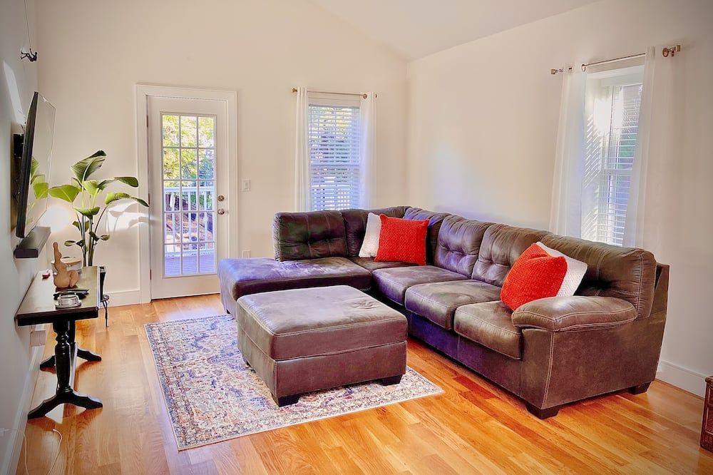 Perrin Place Unit 3 - Boston - Living room