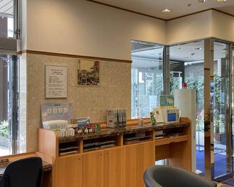 Toyoko Inn Osaka Umeda Nakatsu No.1 - Osaka - Front desk