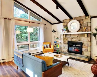 Lake Naomi Poconos Gemhottub+game Room+fire Pit Mid-Mod Chaletgolden Owl Pa - Pocono Pines - Salon