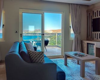 Roas Hotel Bodrum - City Center - Bodrum - Obývací pokoj