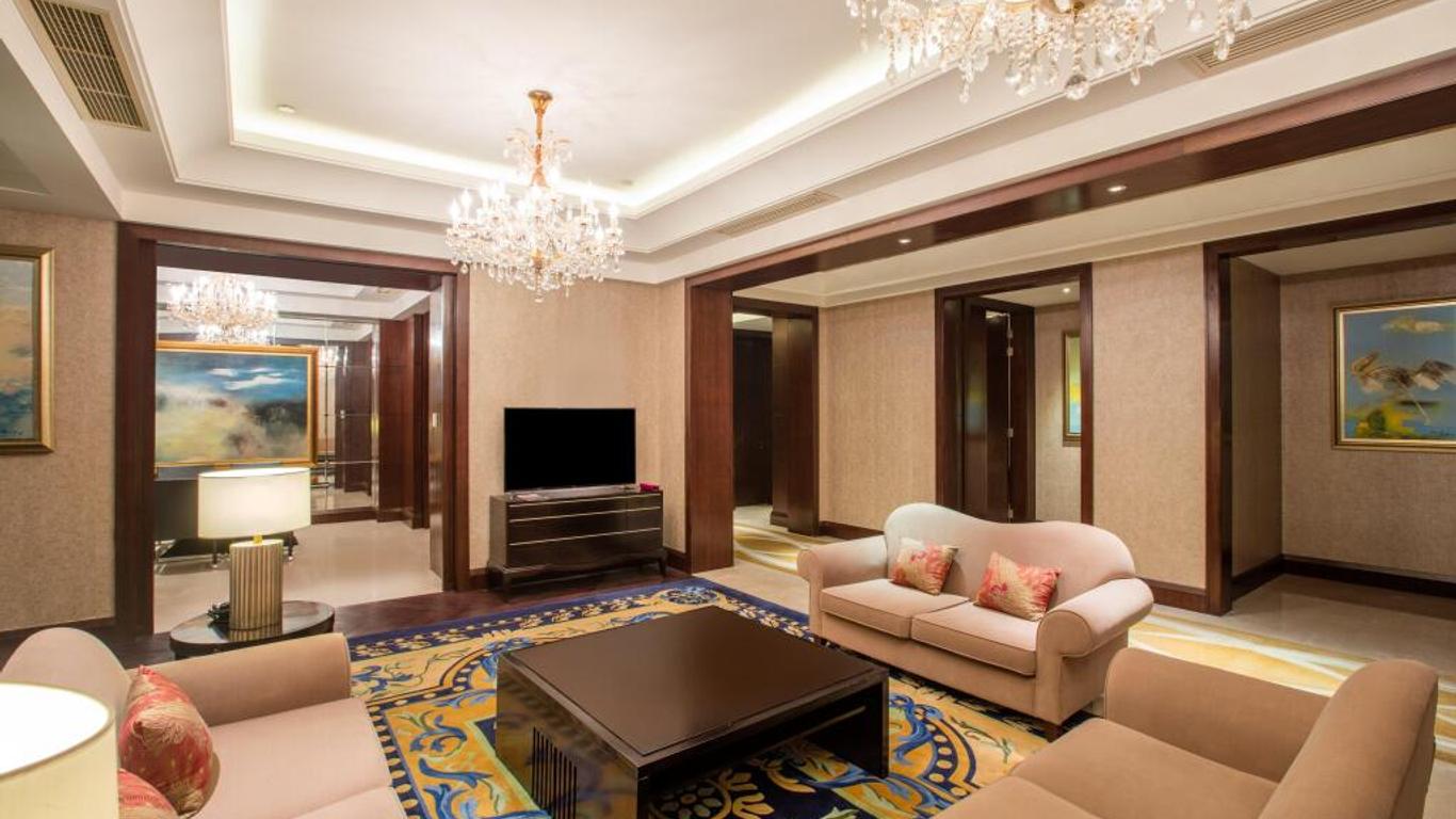 Changshu Zhongjiang Plaza Crown Hotel