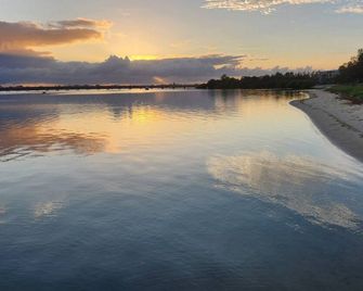 Spinnaker Waters - Entire 2 Bedroom Apartment at Sandstone Point - Sandstone Point