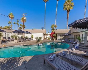 Casa Oliver Hotel & Resort - A Men's Clothing Optional Resort in Palm Springs - Palm Springs