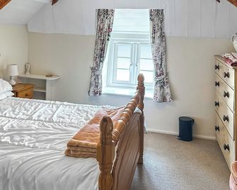 2 bedroom accommodation in Trenale, Tintagel - Tintagel - Bedroom