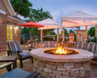 Residence Inn by Marriott Frederick - פרדריק - פטיו