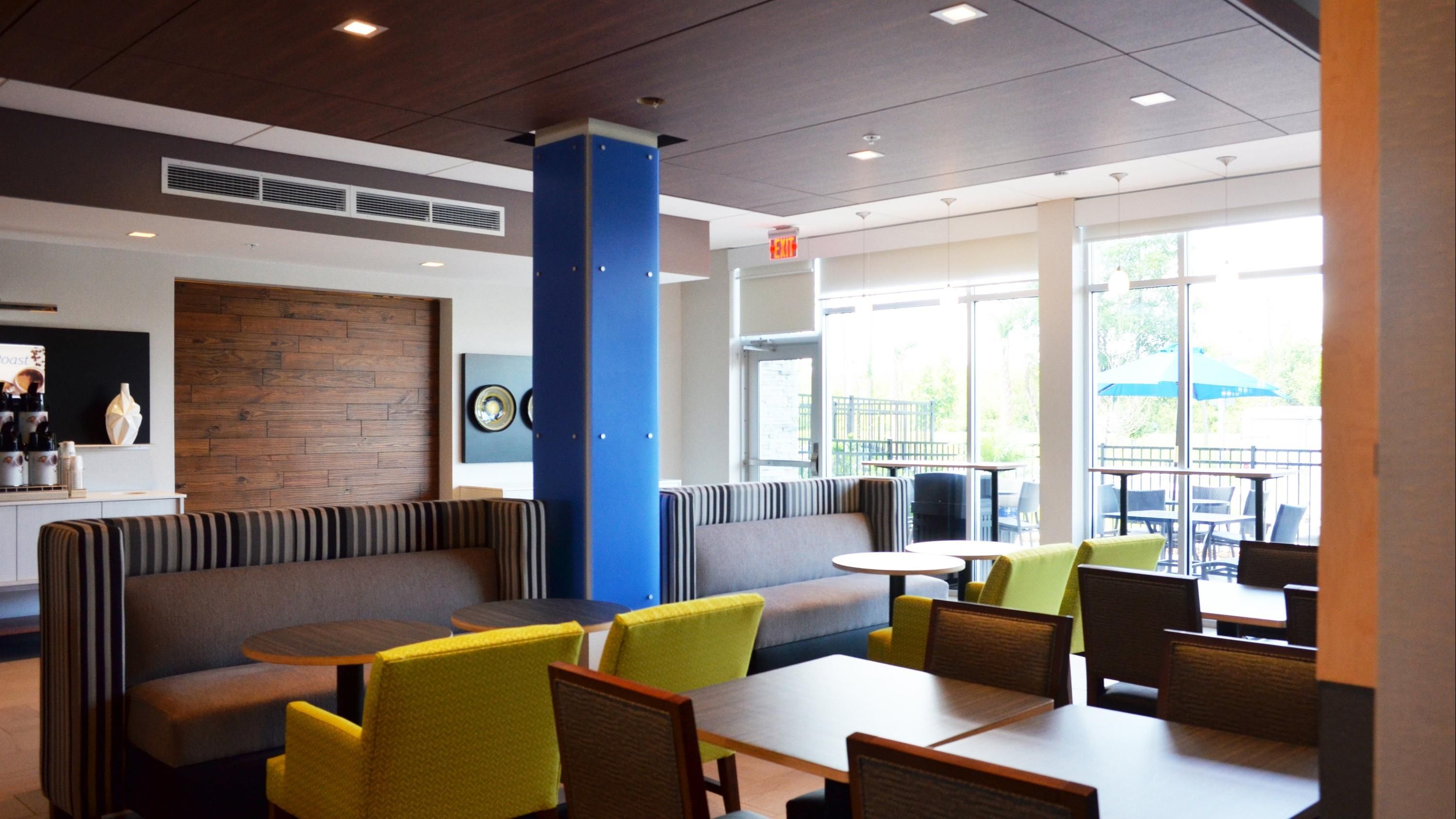 Holiday Inn Express & Suites Jacksonville W - I295 And I10 By IHG - ג'קסונוויל - טרקלין