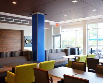 Holiday Inn Express & Suites Jacksonville W - I295 And I10 By IHG - ג'קסונוויל - טרקלין