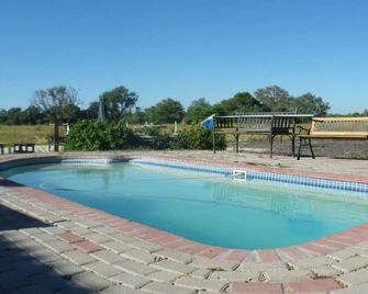 Kesmo Lodge - Maun - Zwembad