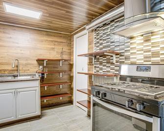 Aurora Abode 7 Mi to Downtown Denver! - Aurora - Cocina